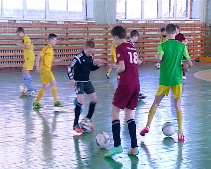В Кирове собирают подписи для строительства футбольного манежа