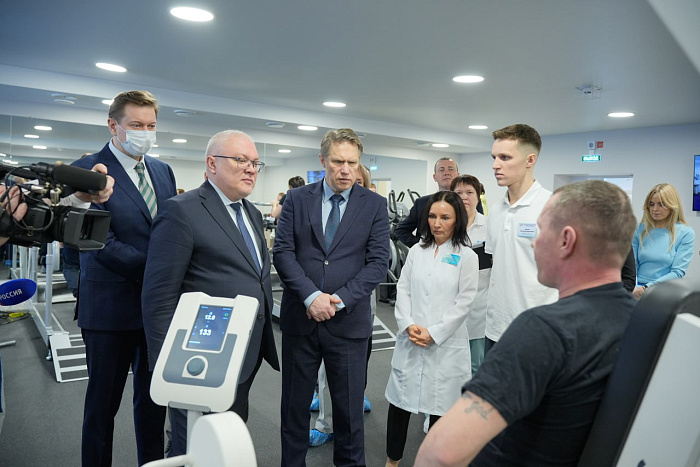 Министр здравоохранения России Михаил Мурашко посетил лечебные учреждения Кировской области