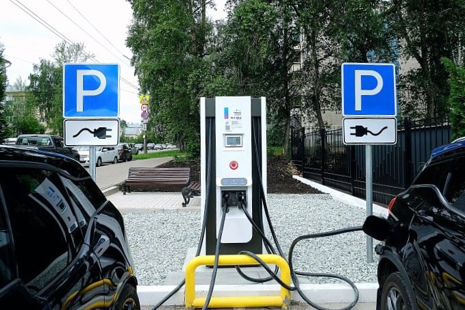 Заправка для электромобилей начала работу у автовокзала в Кирове