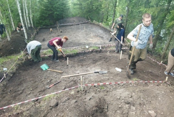Медвежий амулет, наконечник стрелы и керамика: археологи ВятГУ исследуют Пижемское городище