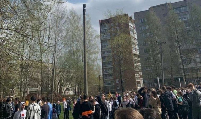 В школе в Кирово-Чепецке произошел пожар