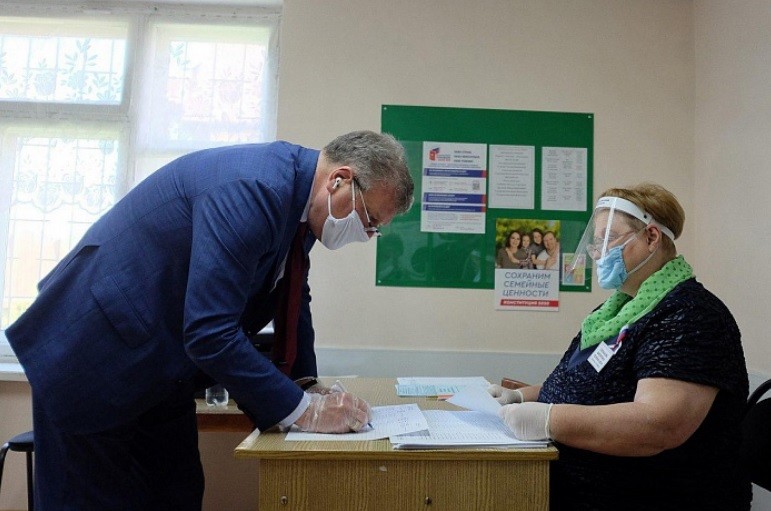 Губернатор Васильев проголосовал по поправкам в Конституцию