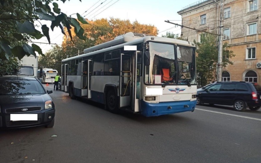 Троллейбус ДТП 2.jpg