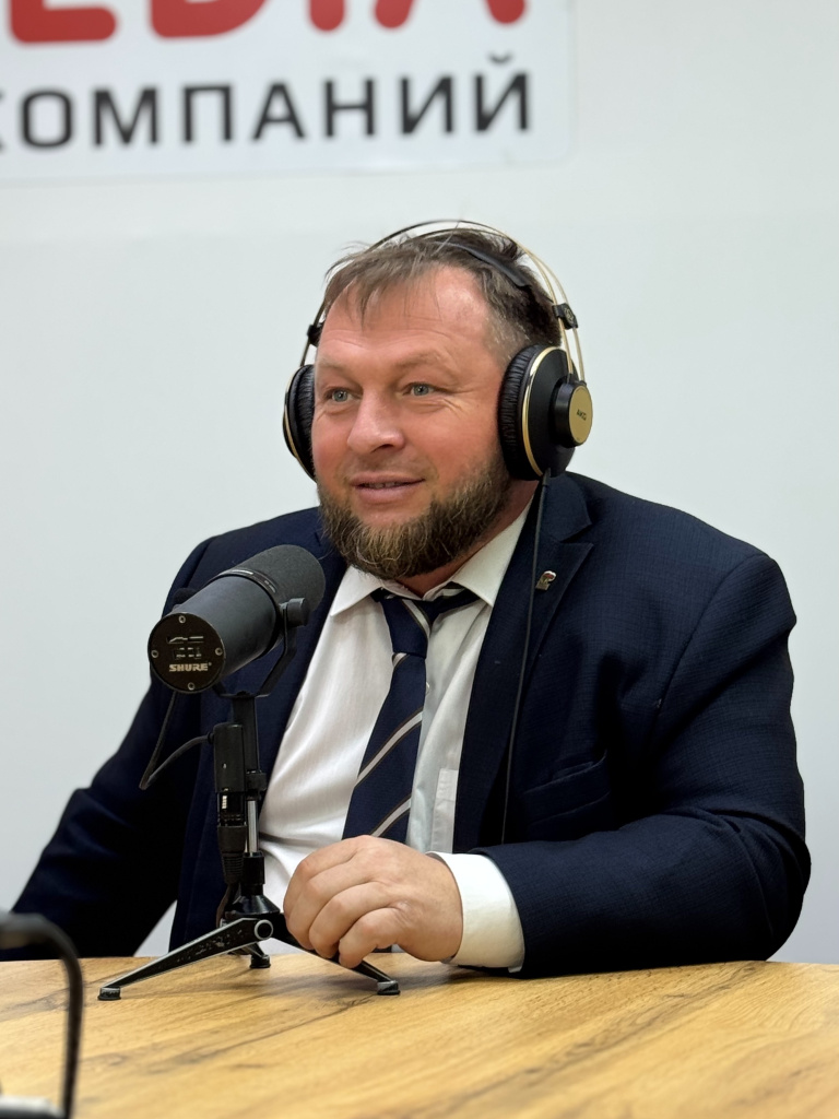 Вячеслав Симаков_сентябрь.jpg