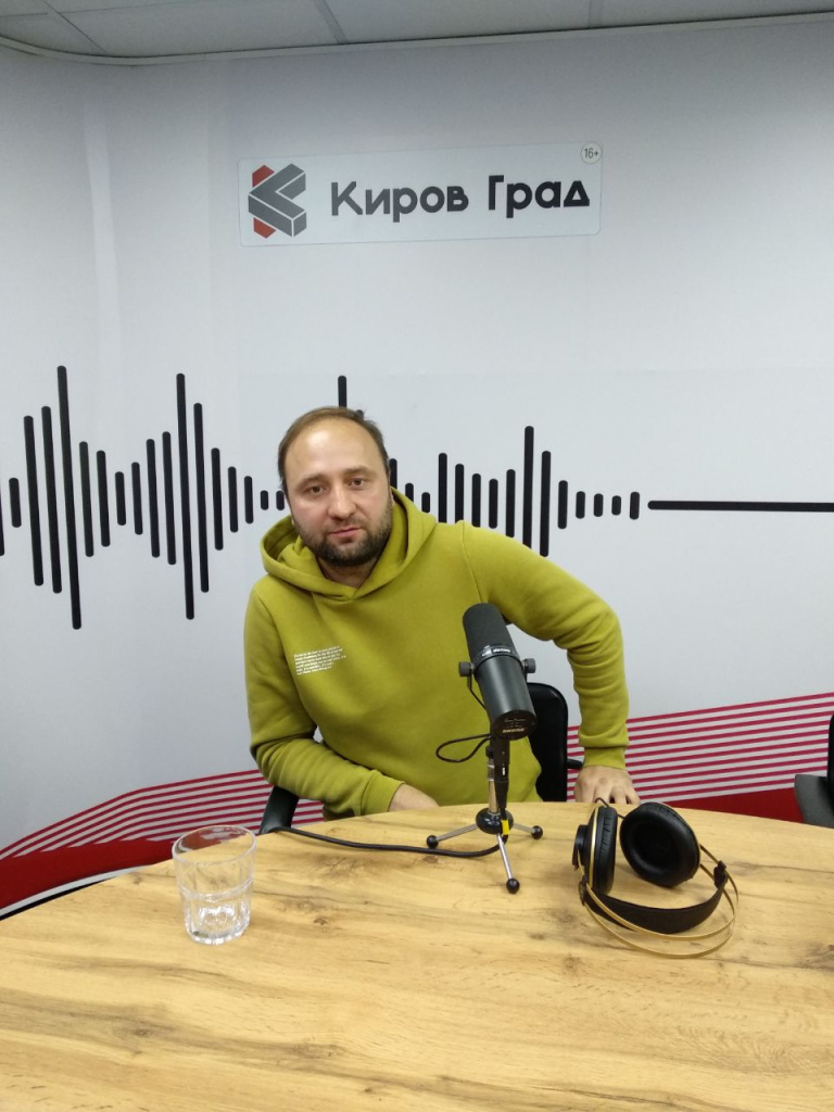 Анатолий Курбатов.jpg
