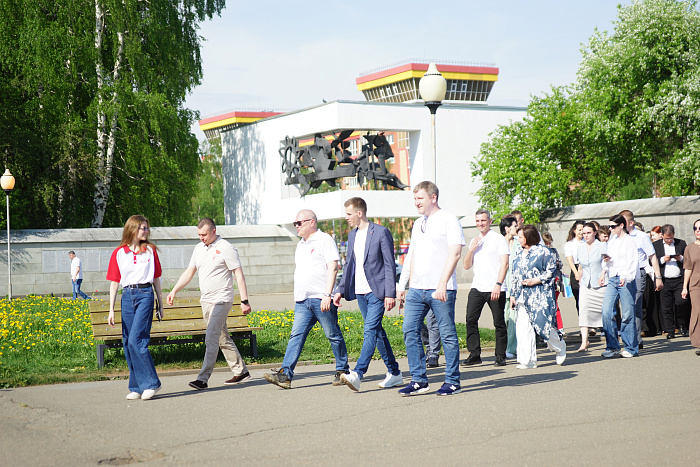 Парк у дворца пионеров