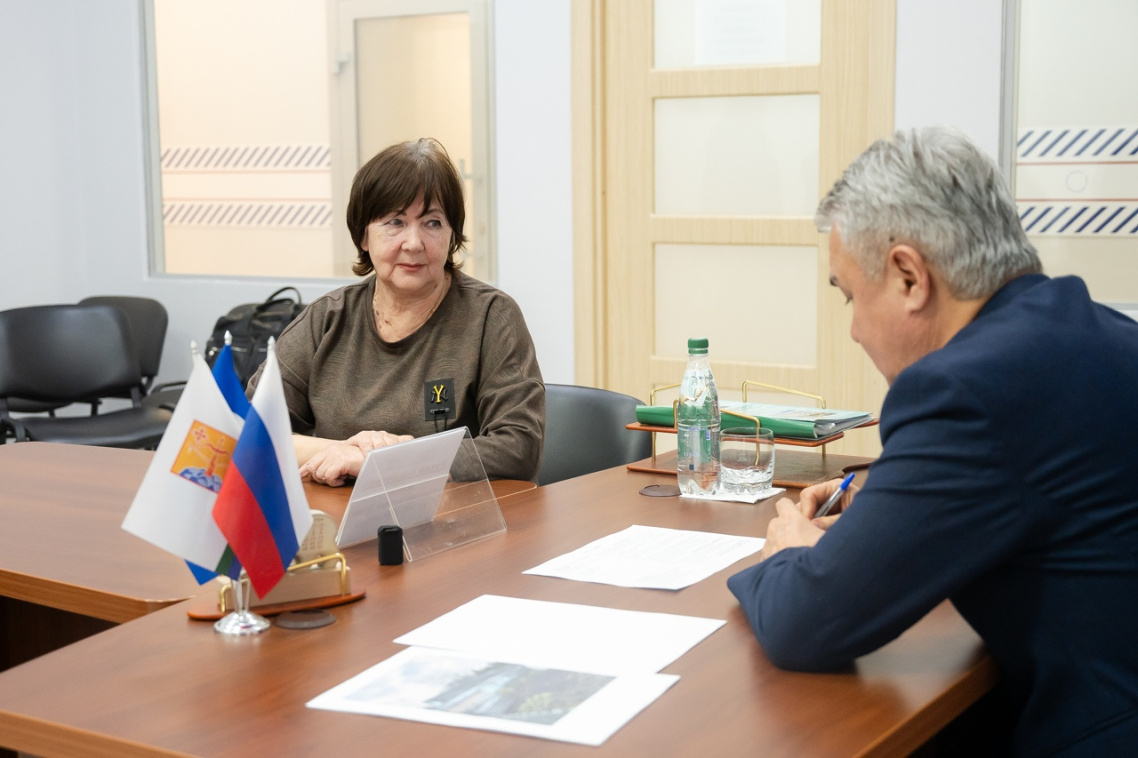 001 1 Азимов прием 2.jpg