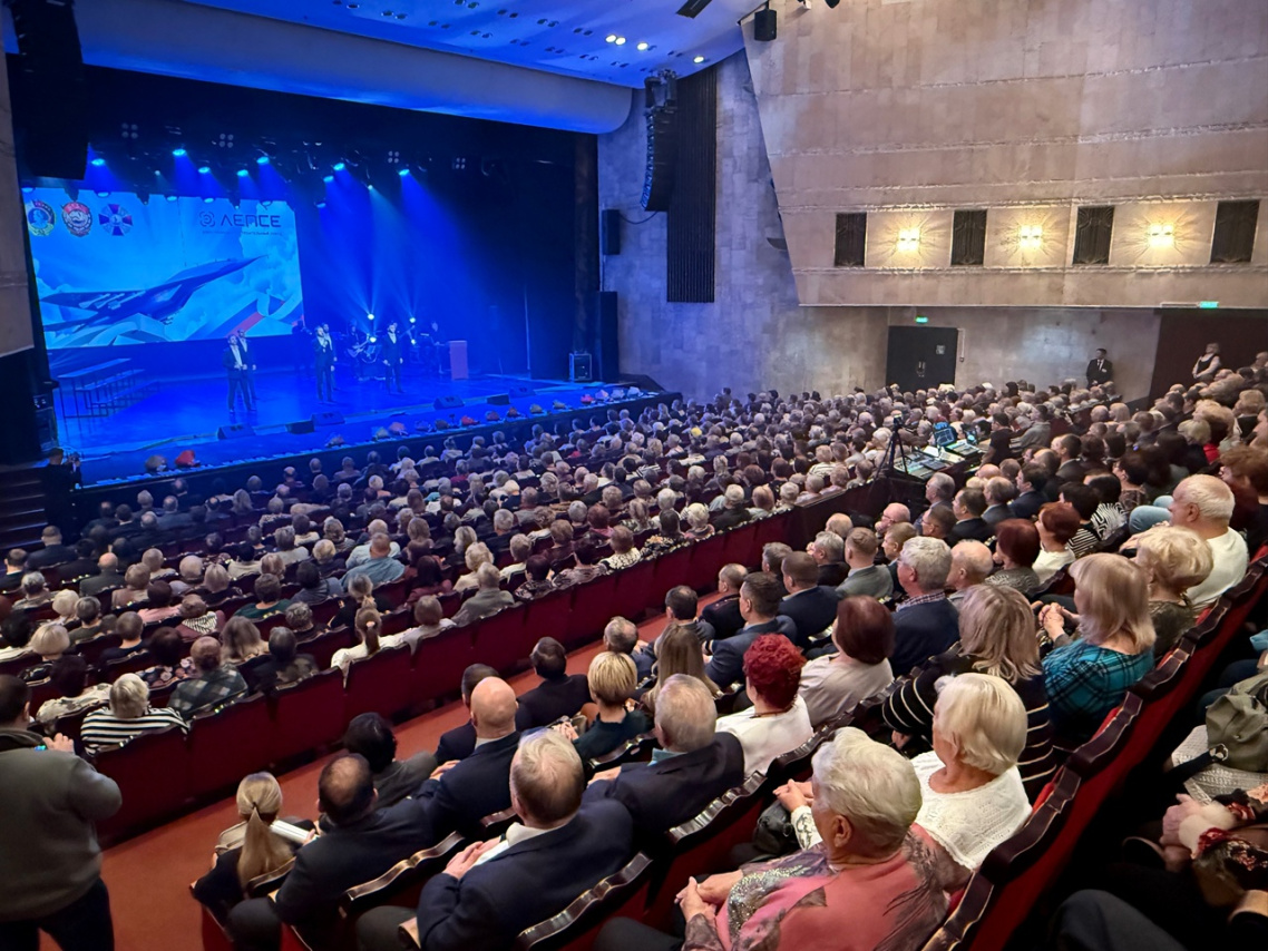 001 1 Азимов Лепсе 3.jpg