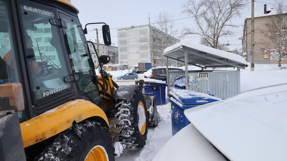 Уборка у баков 2