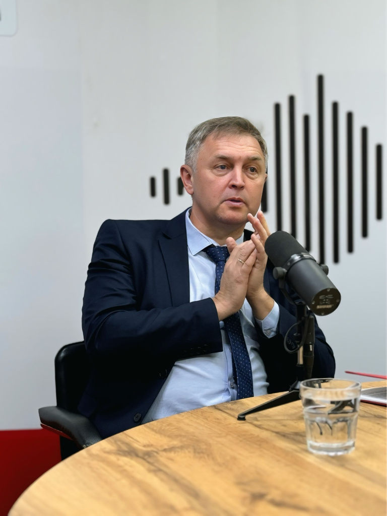 Роман Береснев_октябрь.jpg