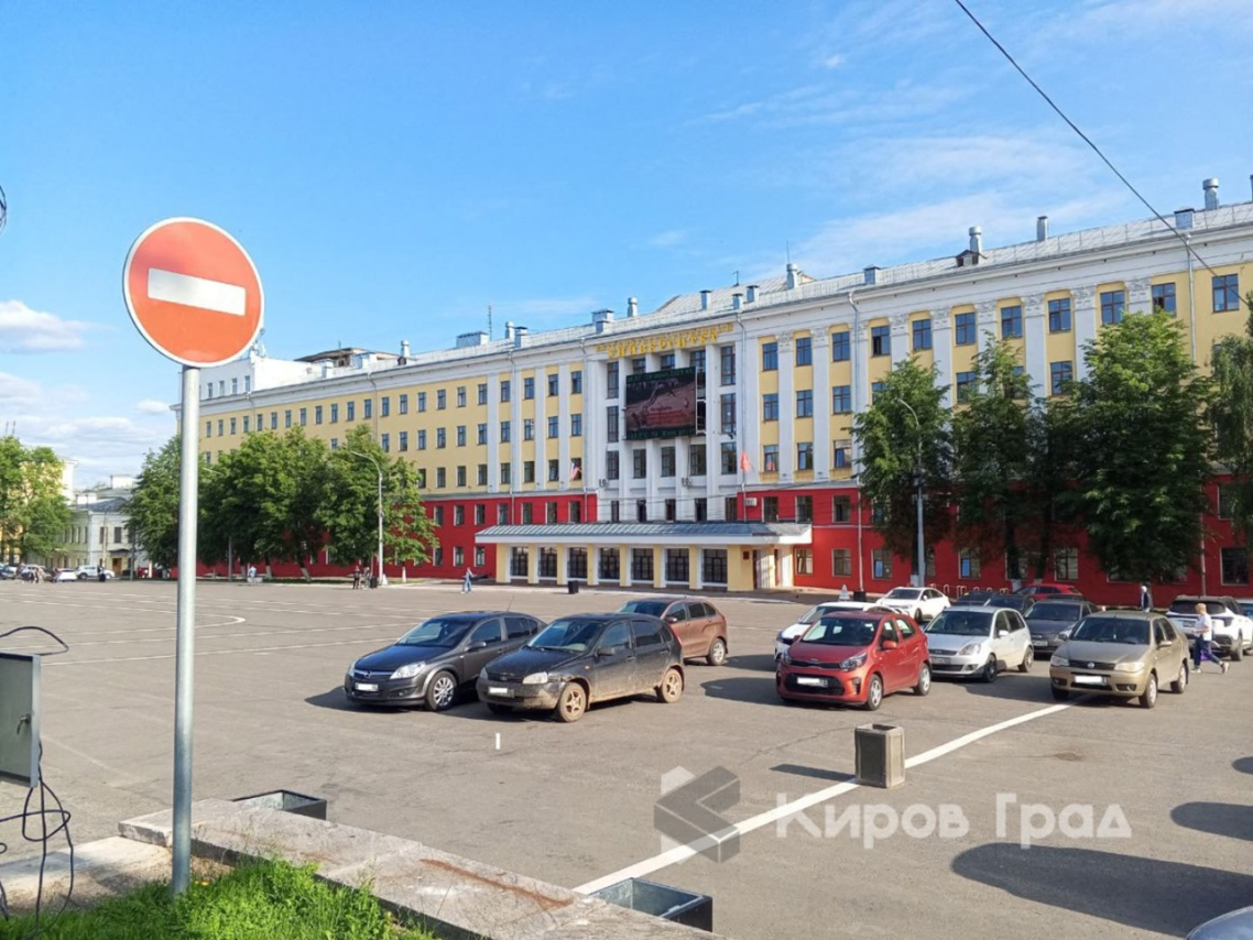 001 1 Парковка на Театралке 2.jpg