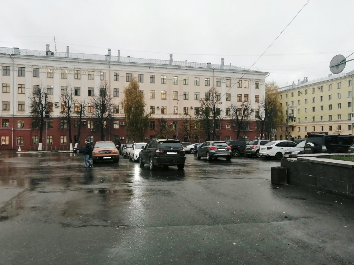Парковка на Театралке.jpg