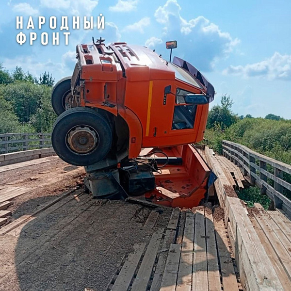 Грузовик сломал ещё один мост в Кировской области