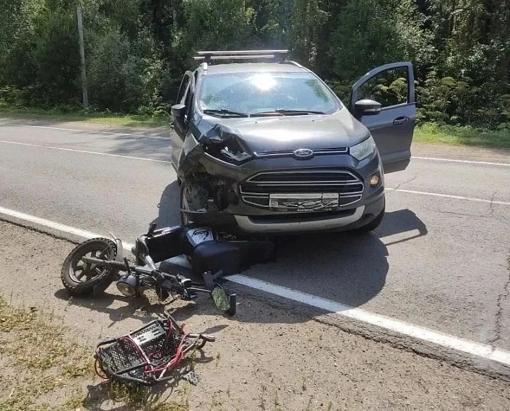 Пьяный на иномарке насмерть сбил водителя электровелосипеда в Кировской области