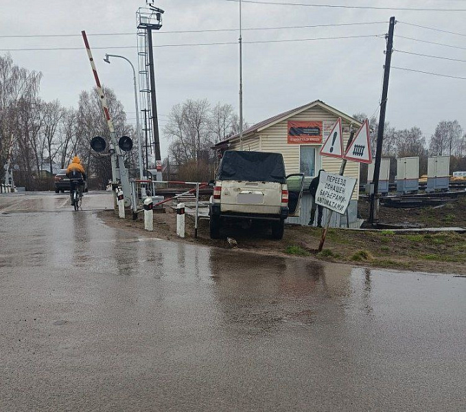 В Кировской области водитель погиб, врезавшись в шлагбаум
