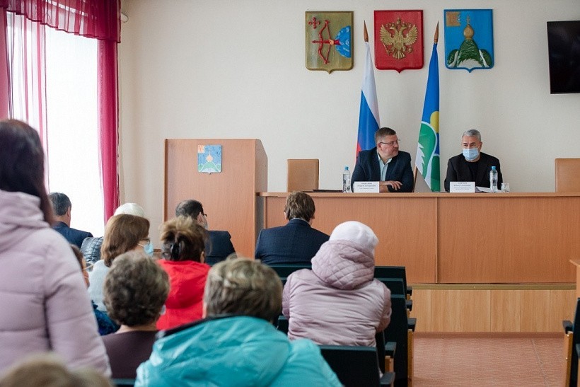 Рахим Азимов провел встречу с жителями Опаринского района