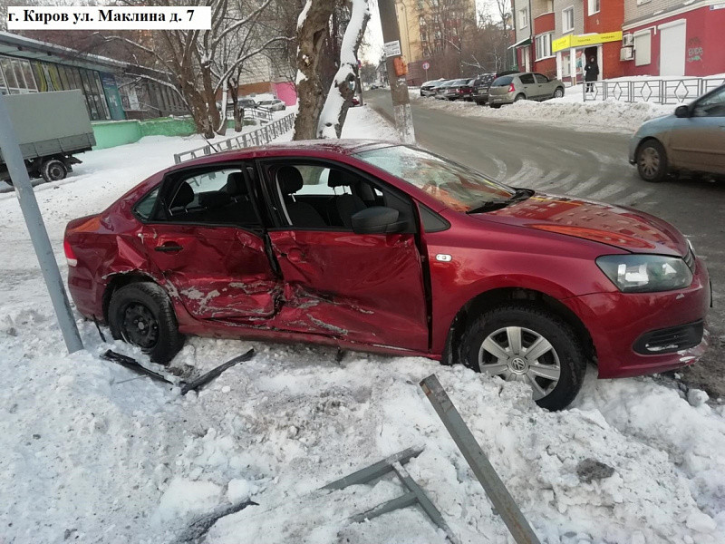 4 человека пострадали в аварии в центре Кирова