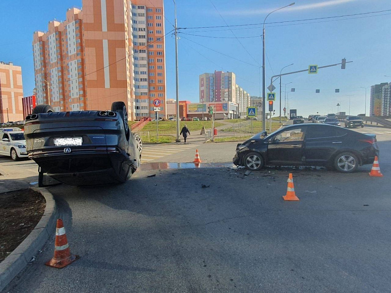 Подробности ДТП с перевернувшимся авто рассказали в Госавтоинспекции