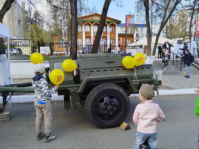 Парад Победы, концерт на Спасской и солдатская каша: кировские «справедливороссы» поздравили кировчан с Днем Победы