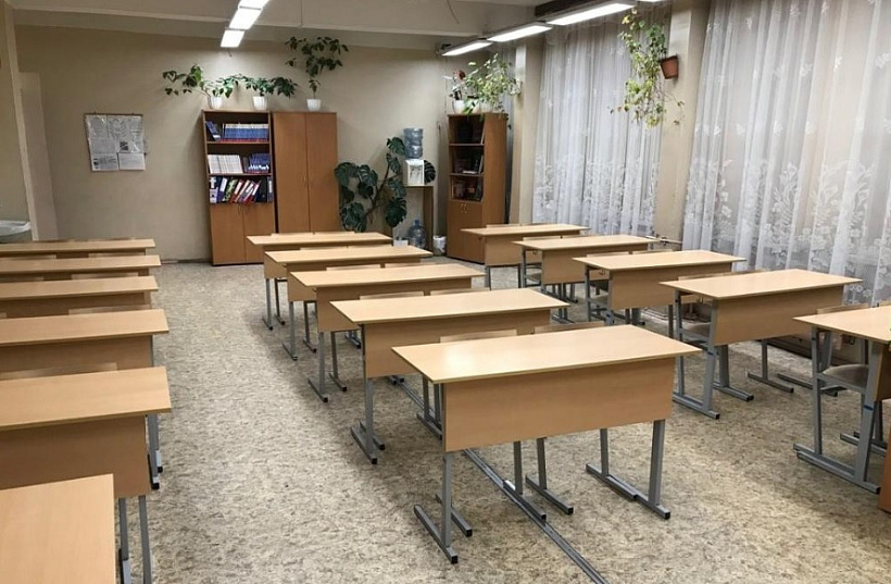 Школа в Кировской области заплатила 7000 рублей за упавший на ребенка шкаф