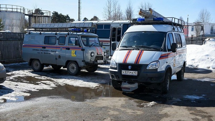 В Кирове спасли мужчину, провалившегося под лед