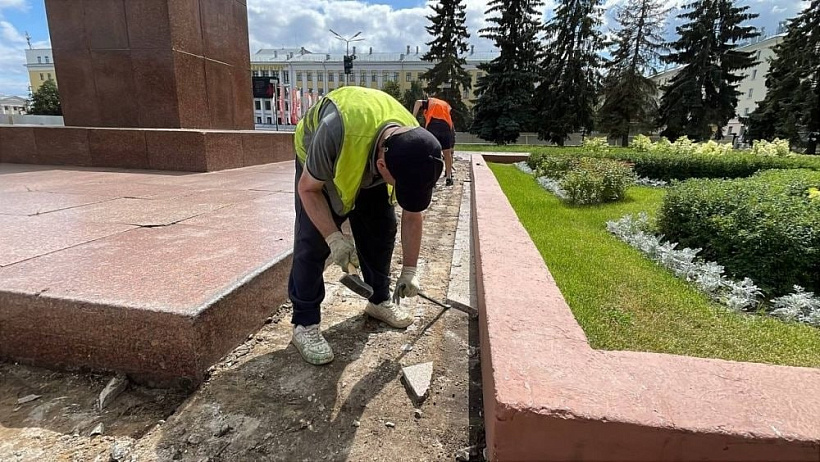 Ремонт у памятника Ленину на Театралке в Кирове завершат к ноябрю