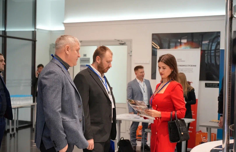 Дорожники из 60 регионов России обмениваются опытом в Кирове