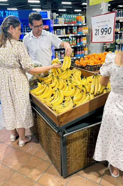 В Узбекистане продают бананы с символикой 650-летия Кирова