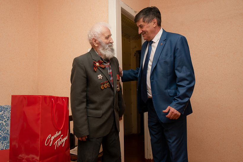 Рахим Азимов поздравит участников и инвалидов Великой Отечественной войны   