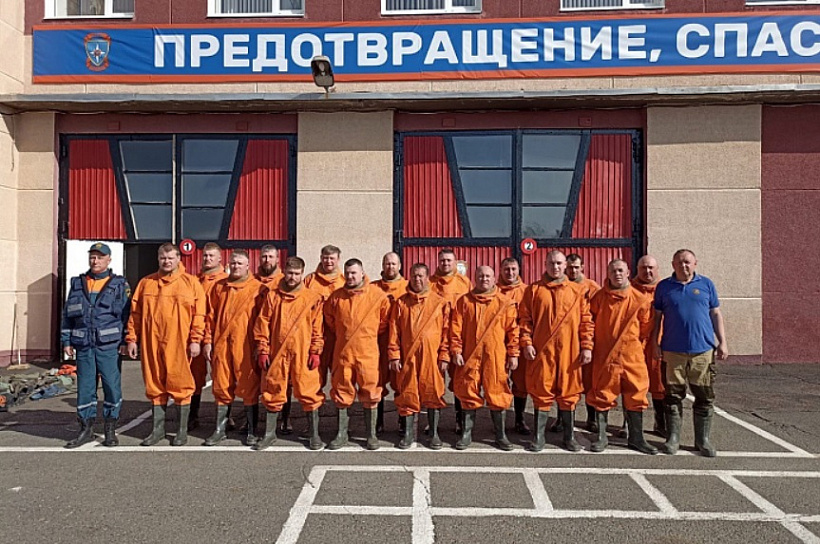 Кировские спасатели возвращаются из Оренбургской области