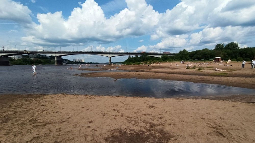 С пляжа в Кирове уберут зонтики и посты спасателей