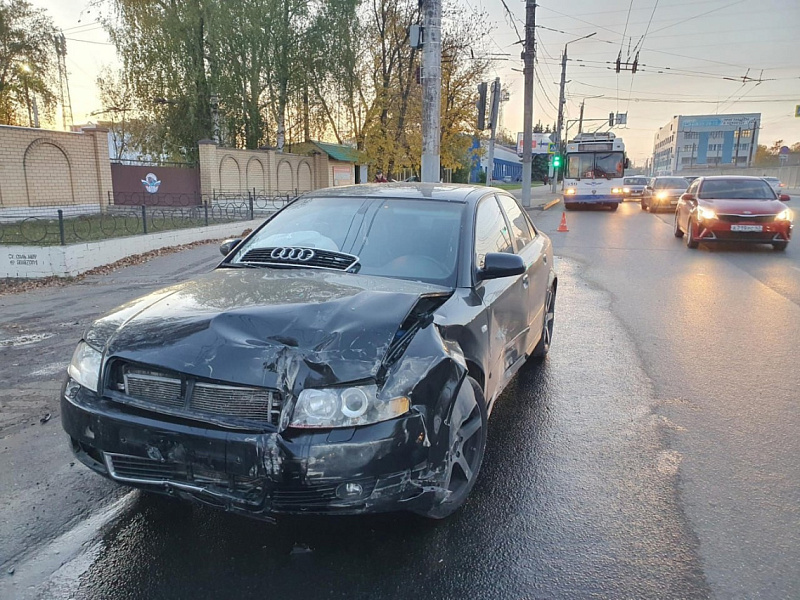 Массовое ДТП произошло на Октябрьском проспекте в Кирове