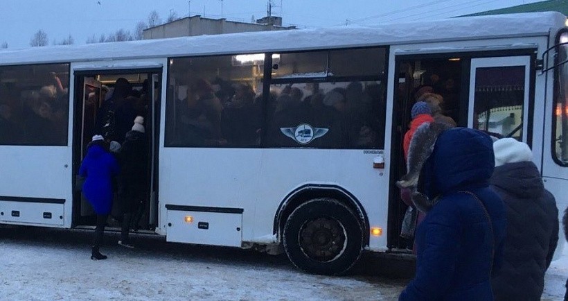 В Кирове из-за давки у нового автобуса сорвало дверь