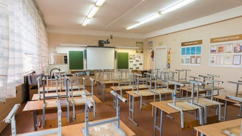 В Кировских школах на карантин отправили 17 классов