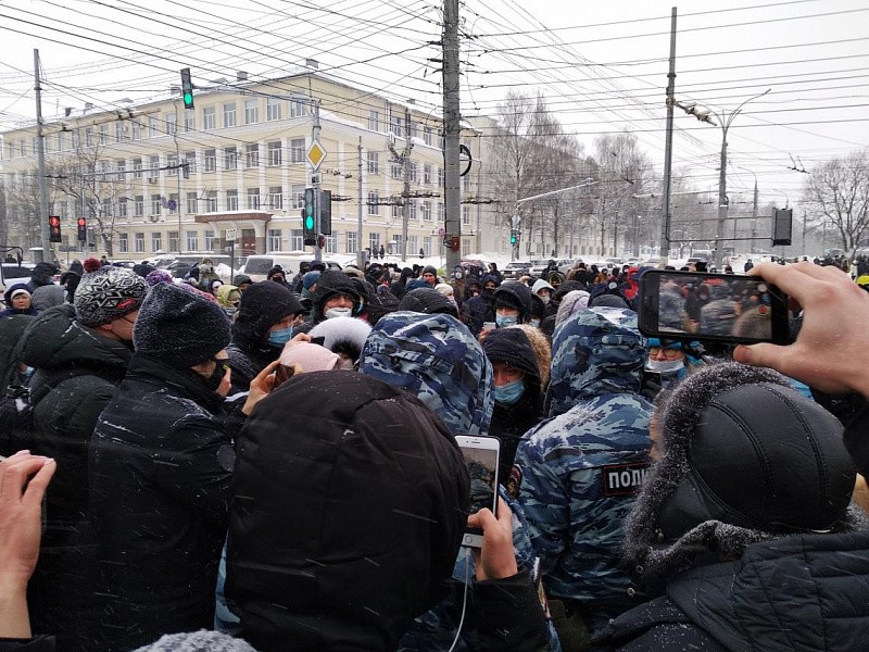 Полиция требует с активистов почти 1 млн за зимние акции в поддержку Навального