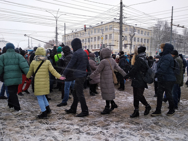 Хороводы у мэрии: 31 января кировчане снова вышли на акцию в поддержку Навального