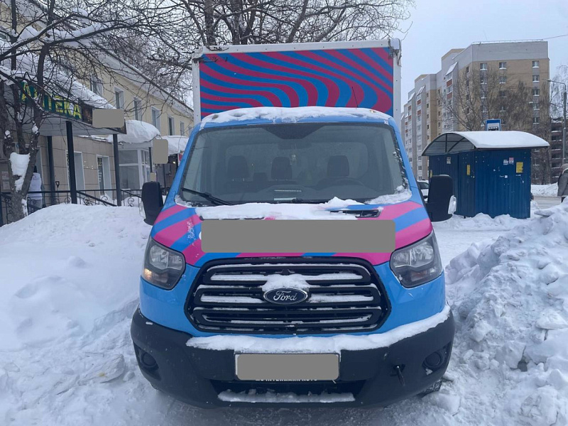 В Кирове водитель машины маркетплейса сбил на тротуаре пенсионерку