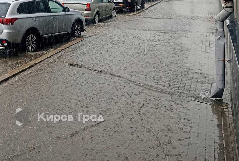 В Кирове ищут причину плохой работы ливневки на улице Дмитрия Козулева