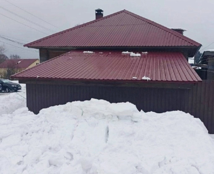 Денежную компенсацию взыщут с владельца здания, с которого на ребёнка упала глыба снега