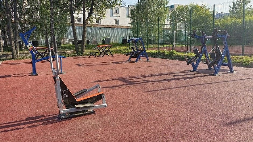 На набережной Грина установили тренажеры для маломобильных граждан