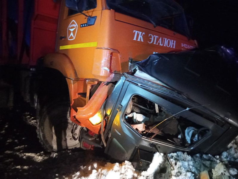 В Слободском районе КАМАЗ раздавил УАЗ