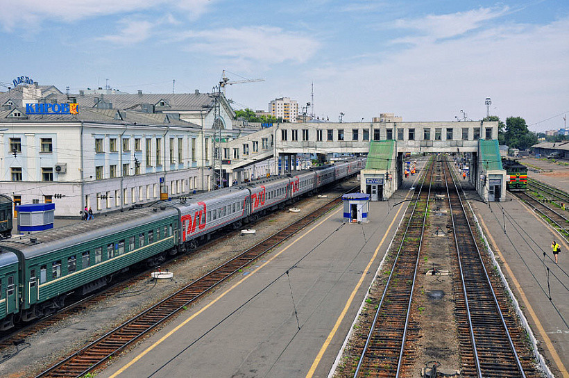 На кировском вокзале женщина попала под поезд