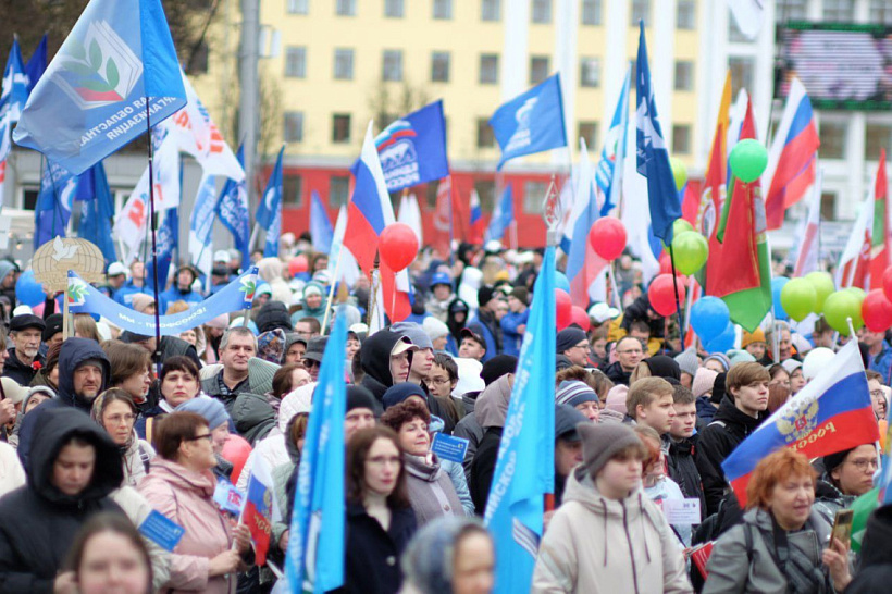 8500 тысяч кировчан вышли на первомайскую демонстрацию