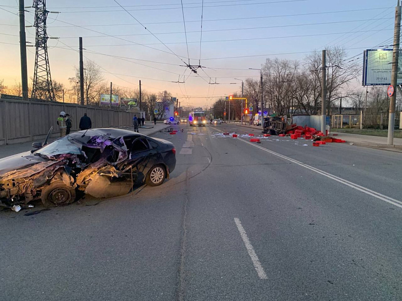 Водитель в Кирове устроил аварию, скрываясь от погони ДПС