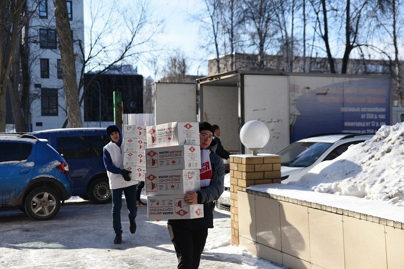 Рахим Азимов передал гуманитарную помощь жителям Донбасса