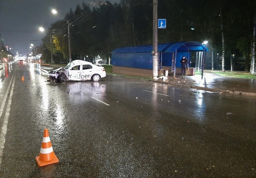 В Кирове таксист погиб, врезавшись в сооружение подземного перехода