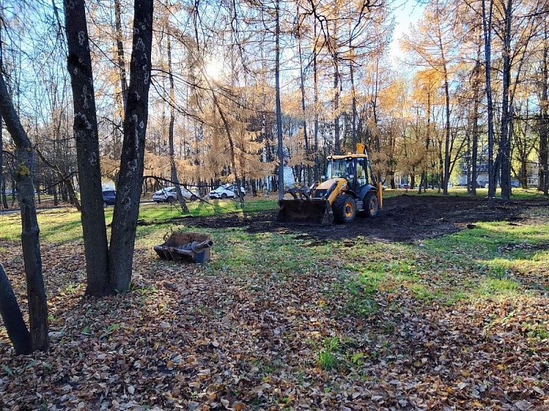 В парке им. Гагарина начали обустраивать площадку для выгула собак