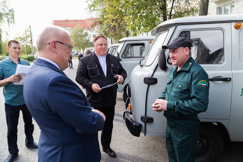Кировские лесничие получили 24 автомобиля УАЗ для патрулирования