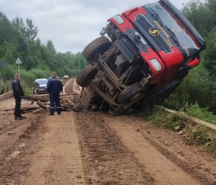 В Афанасьевском районе обустроили объезд разрушенного большегрузом моста