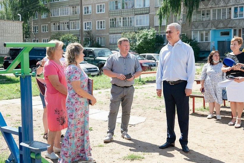 Азимов поддержал проекты жителей микрорайона Домостроитель